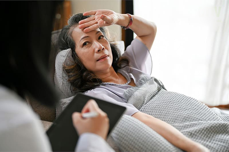 Huyết áp cao có thể dẫn đến các triệu chứng đau đầu, chóng mặt