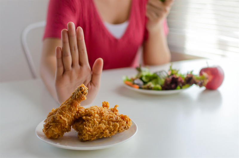 Thay thế cách thức nấu ăn chiên xào bằng hấp, luộc sẽ giúp ích cho quá trình hồi phục bệnh 