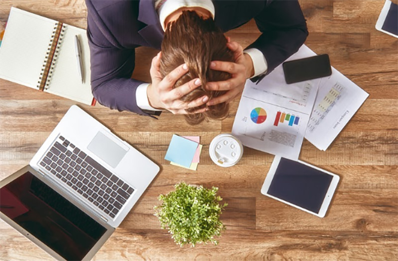 Căng thẳng - Stress khiến thần kinh căng thẳng, thường cảm thấy khó chịu, lo lắng, buồn bã