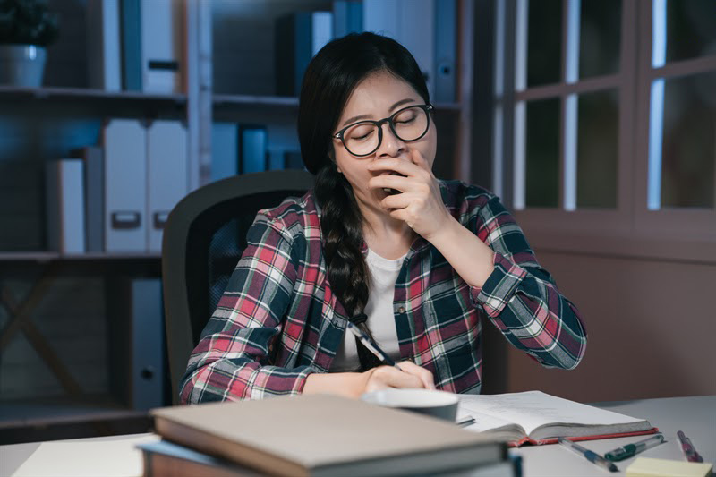 Thiếu ngủ khiến bạn không thể tập trung làm việc, học tập