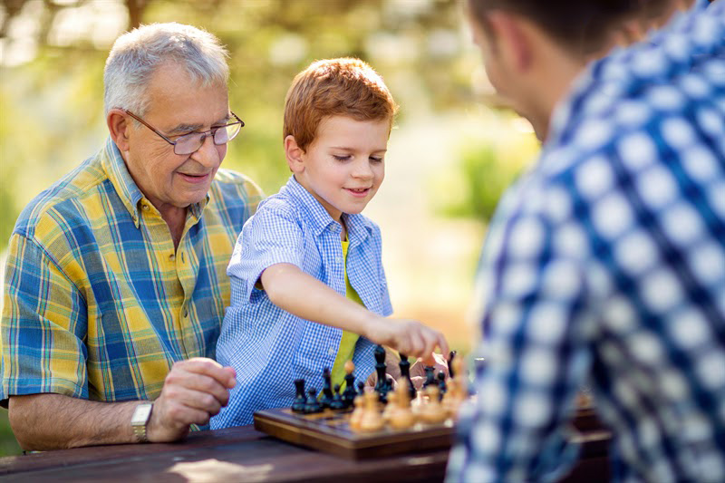Chơi cờ là một cách để tăng tư duy, rèn trí nhớ cho mọi lứa tuổi