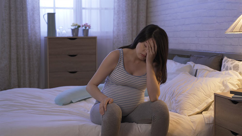 Tình trạng mất ngủ khi mang thai kéo dài ảnh hưởng tiêu cực đến tinh thần, sức khỏe của hai mẹ con