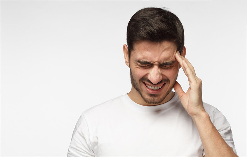 Chứng đau đầu có thể do nhiều nguyên nhân, có bệnh lý hoặc không