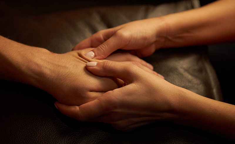 Huyệt thần môn nằm ở cổ tay và là một điểm rất dễ tiếp cận khi cố gắng chìm vào giấc ngủ