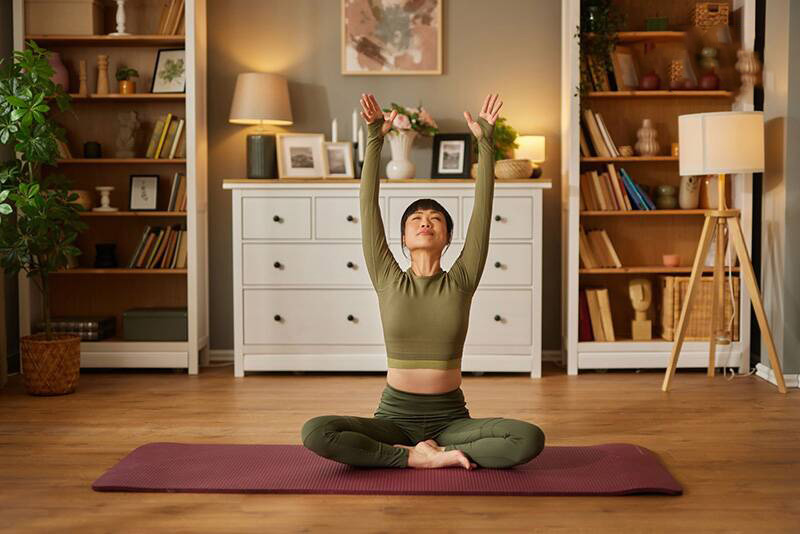 Thư giãn cơ thể bằng liệu pháp yoga sẽ giúp bạn ngủ ngon và ngủ sâu hơn