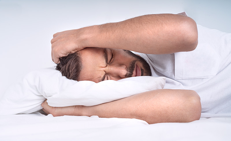 Đau đầu trái dữ dội có thể do khối u bất thường trong não gây ra