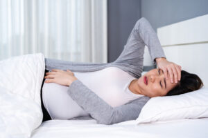 3 tháng đầu, mẹ bầu gặp nhiều thay đổi khiến cơ thể chưa kịp thích nghi nên có thể bị mất ngủ