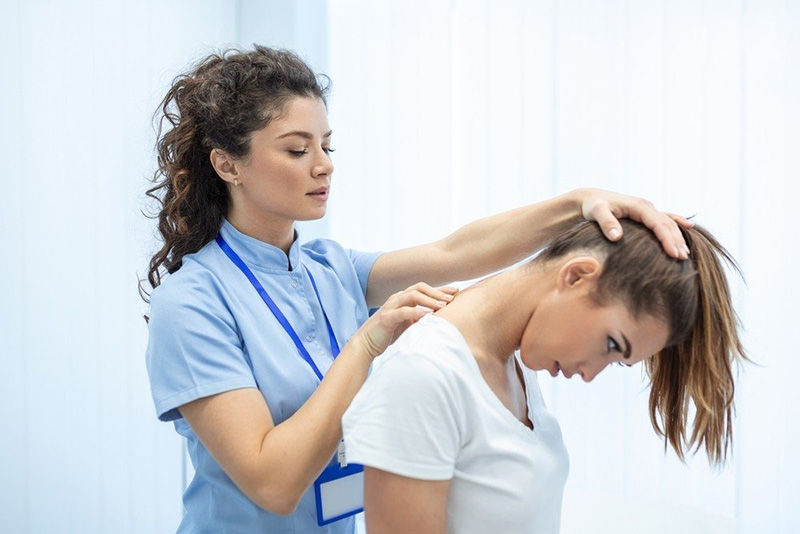 Trị liệu thần kinh cột sống giúp sắp xếp các xương trong cột sống, giảm đau gáy, tăng sức khỏe cột sống