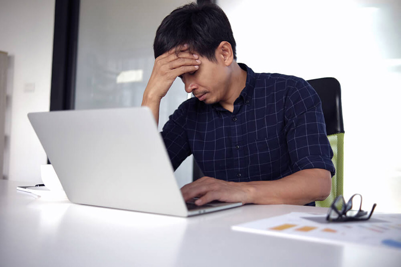 Căng thẳng trong công việc là tác nhân khởi phát đau đầu ở trán