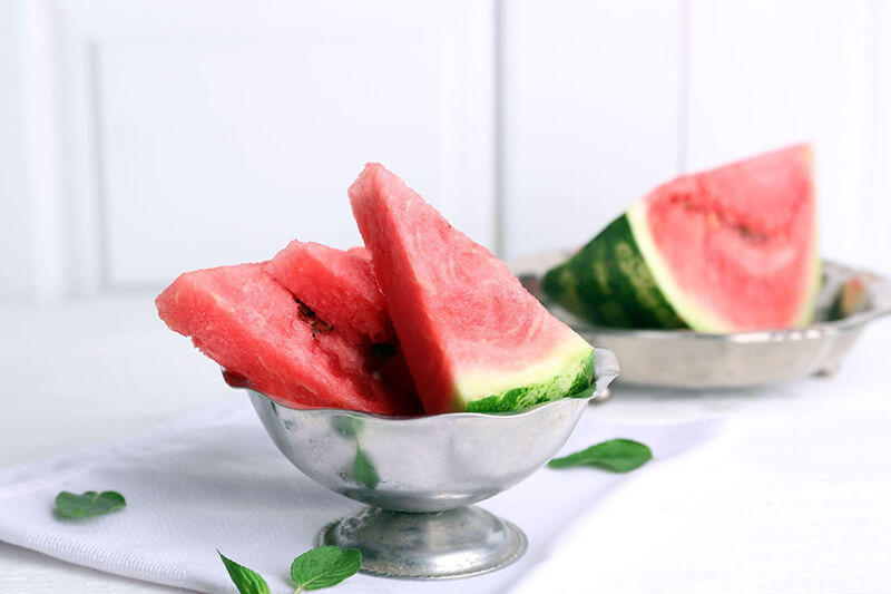 Dưa hấu chứa một lượng nhỏ tryptophan và nhiều dưỡng chất khác góp phần cải thiện giấc ngủ