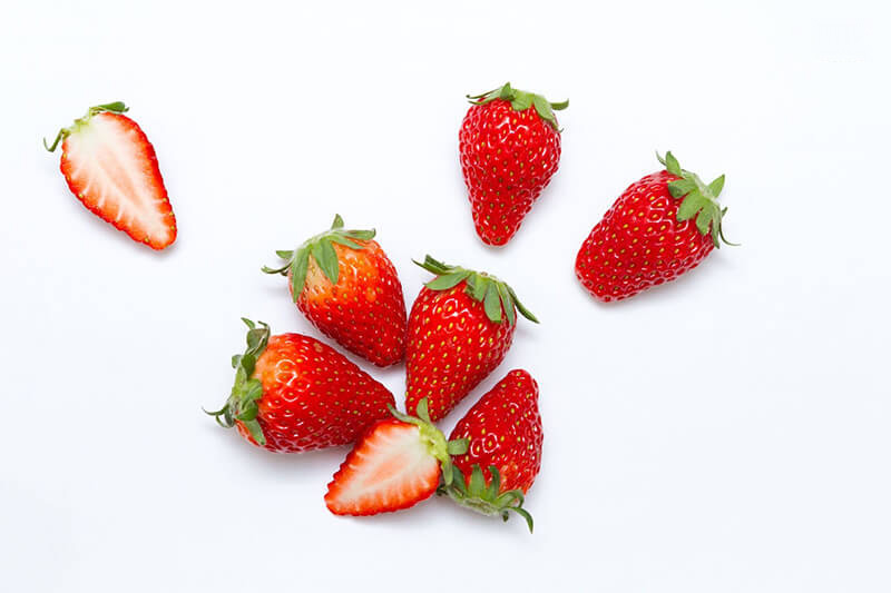 Tryptophan trong dâu tây giúp sản xuất melatonin, một loại hormone cần thiết cho giấc ngủ