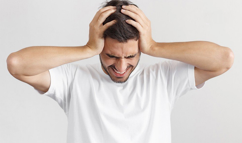 Đau đầu và sốt là triệu chứng đầu tiên của viêm màng não do nhiễm trùng