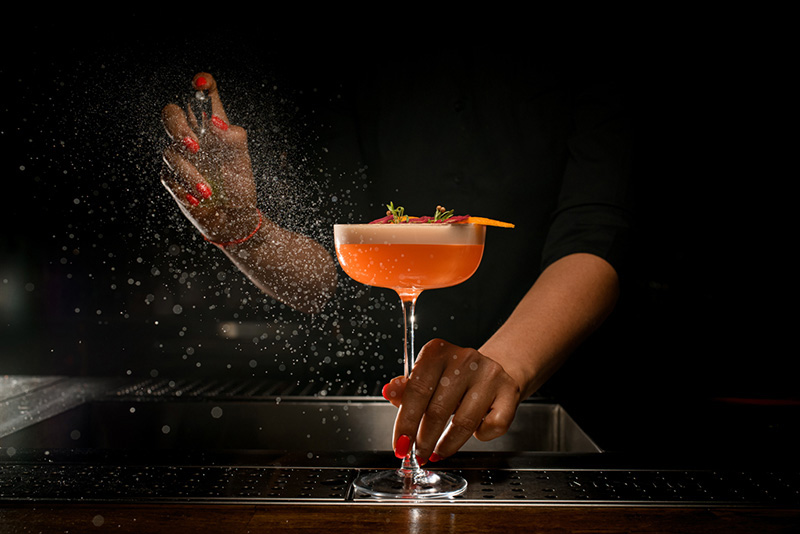 Cocktail, bánh và một số thức uống giải khát thường được bổ sung tinh dầu