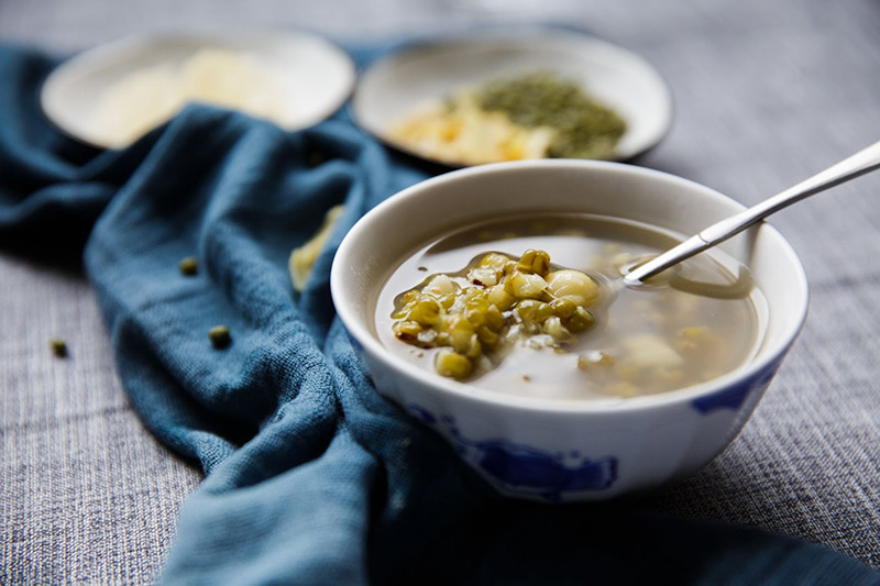 Đậu xanh nấu hạt sen hỗ trợ cải thiện giấc ngủ hiệu quả, an toàn