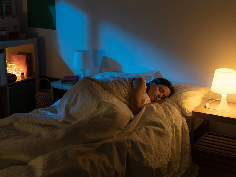 Không gian phòng ngủ ấm cúng giúp bạn dễ đi vào giấc ngủ hơn