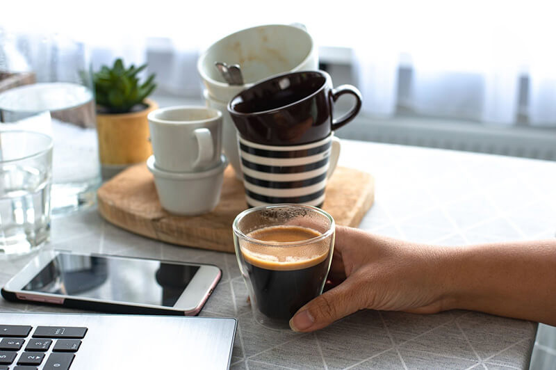 han che cac do uong co caffein truoc khi di ngu 1 Hạn chế các loại đồ uống chứa caffein trước khi đi ngủ