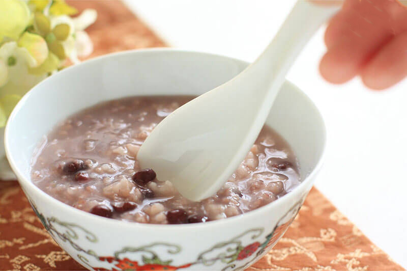 Cháo cá chép đậu đỏ là một trong những món ăn chống mất ngủ cho phụ nữ mang thai