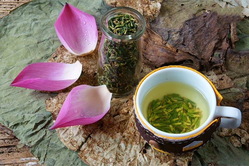 Tâm sen là nguyên liệu được sử dụng phổ biến giúp an thần và cải thiện giấc ngủ