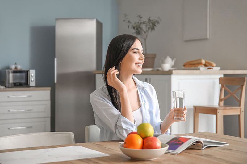 Tránh để cơ thể bị mất nước vì có thể gây ra mệt mỏi, buồn ngủ