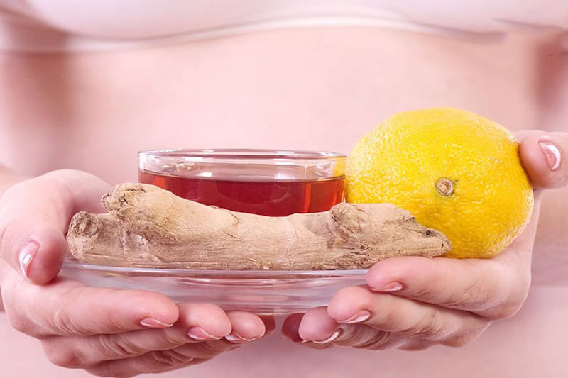Gừng là chất chống viêm và giảm đau tự nhiên, bà bầu có thể uống 2-3 lần/ngày để giảm đau đầu