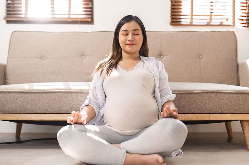 Thiền giúp mẹ bầu quản lý căng thẳng, giảm đau đầu