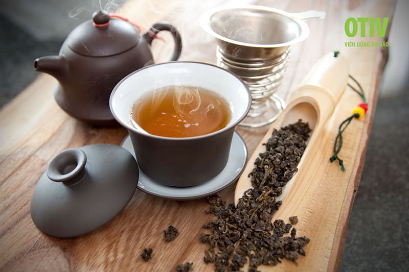 hồng trà chứa nhiều caffeine có thể gây mất ngủ