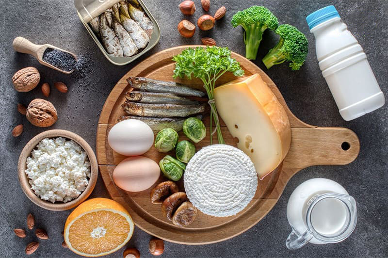 Bổ sung canxi thông qua chế độ ăn uống hàng ngày