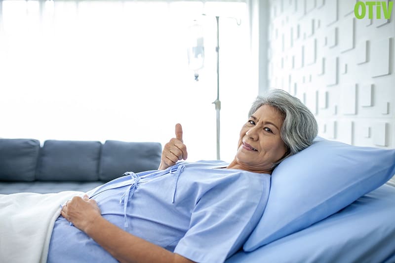 nằm ở tư thế đúng hỗ trợ cải thiện mất ngủ sau tuyến giáp