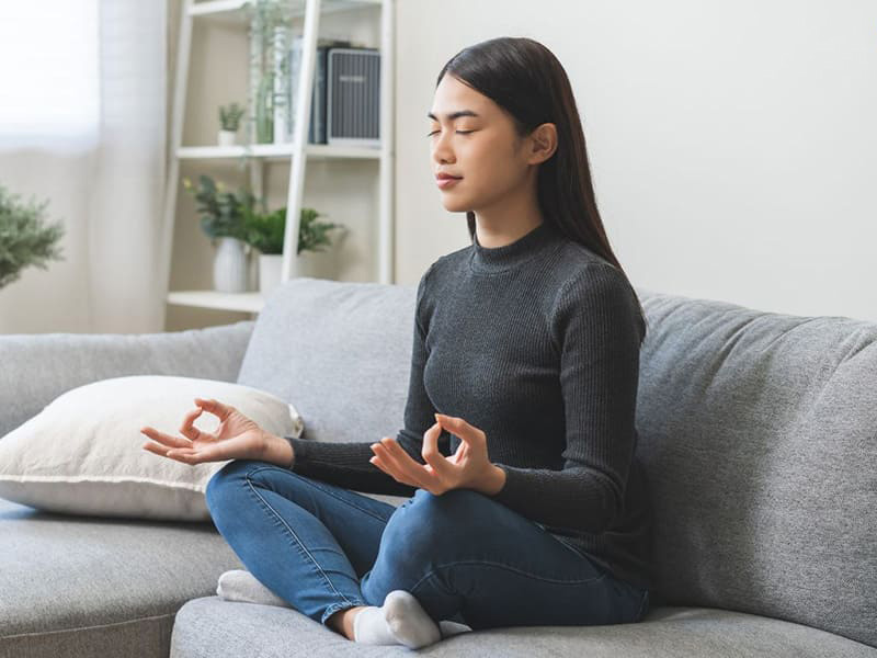 ngoi thien giup thu gian de di vao giac ngu 1 Ngồi thiền giúp tâm trí thư giãn, bạn sẽ dễ đi vào giấc ngủ hơn