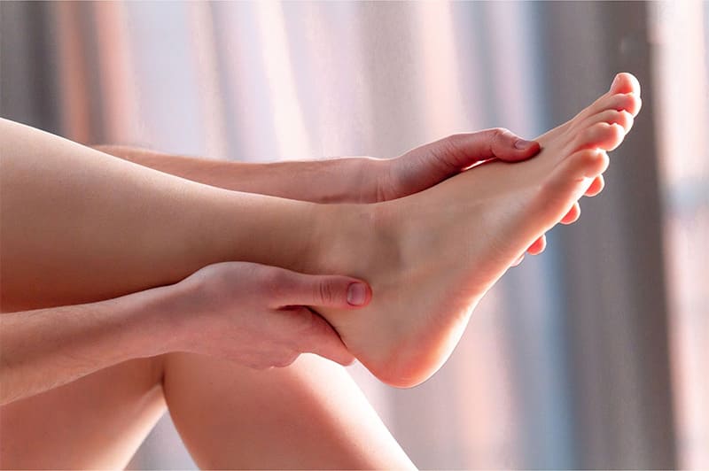 bấm huyệt ở chân hỗ trợ giấc ngủ