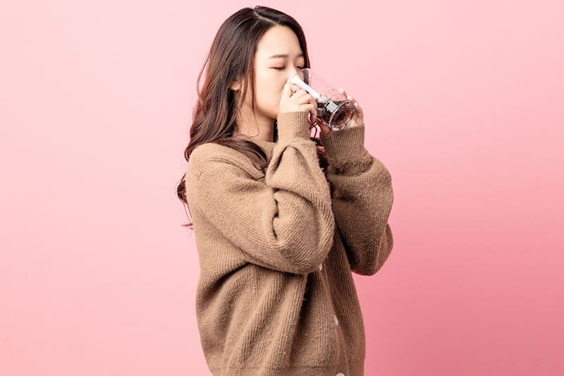 Uống coca có mất ngủ không? Coca chứa cafein, có thể ảnh hưởng đến chất lượng giấc ngủ
