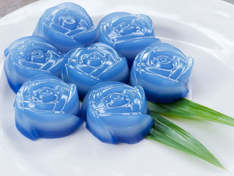 Các món ăn từ hoa đậu biếc không chỉ hỗ trợ trị mất ngủ mà còn có màu sắc bắt mắt