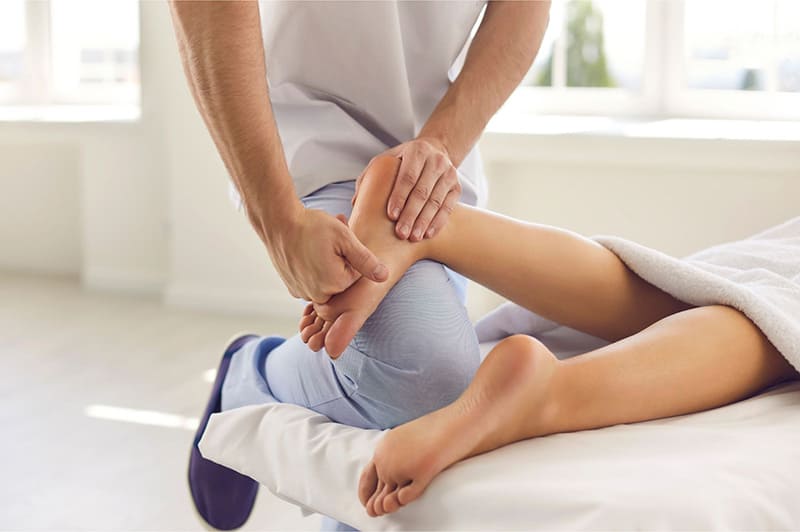 massage chân dưới phải theo chỉ định của bác sĩ