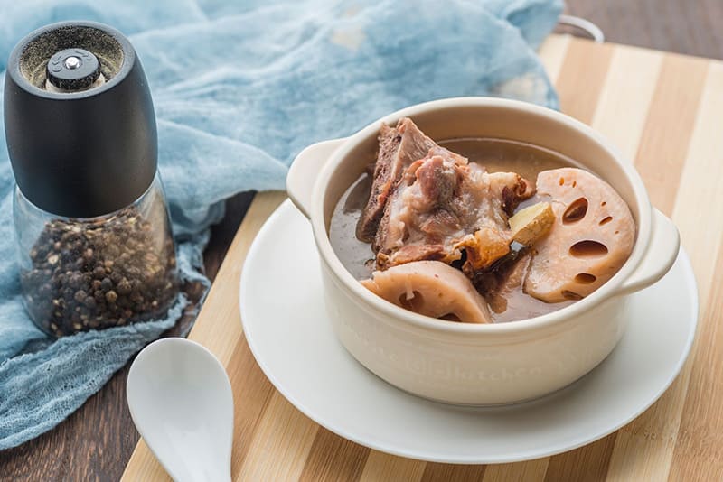 cu sen ham củ sen hầm xương