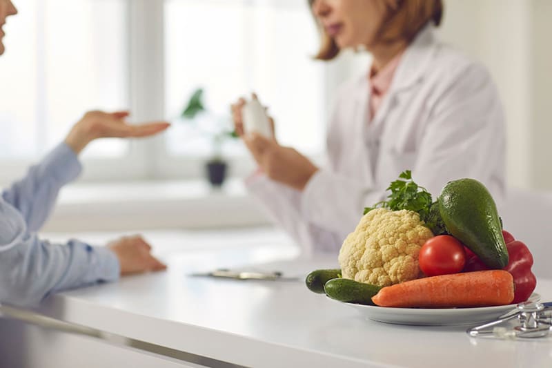 khám và nhận tư vấn từ bác sĩ chuyên khoa