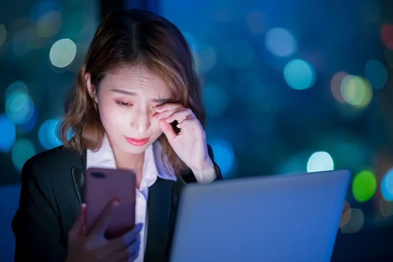su dung thiet bi dien tu gan gio ngu de gay mat ngu sử dụng thiết bị điện tử gần giờ ngủ dễ gây mất ngủ