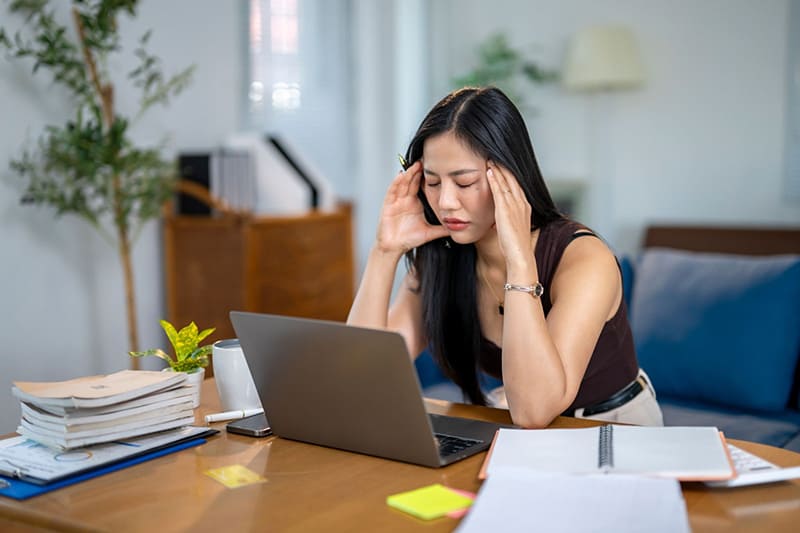 mất ngủ kéo dài có thể gây rối loạn tâm lý, cảm xúc