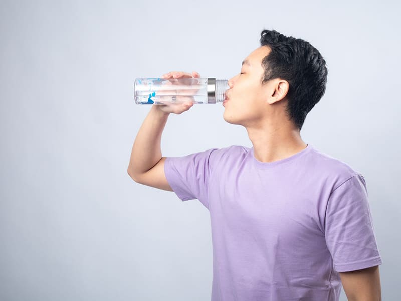 không nên uống trà dây thay nước lọc