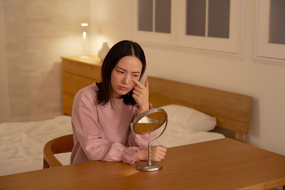 thức khuya ảnh hưởng sức khỏe làn da